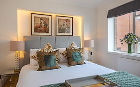 Modern Knightsbridge Apartment With Balcony Overlooking Harrods Prime Location