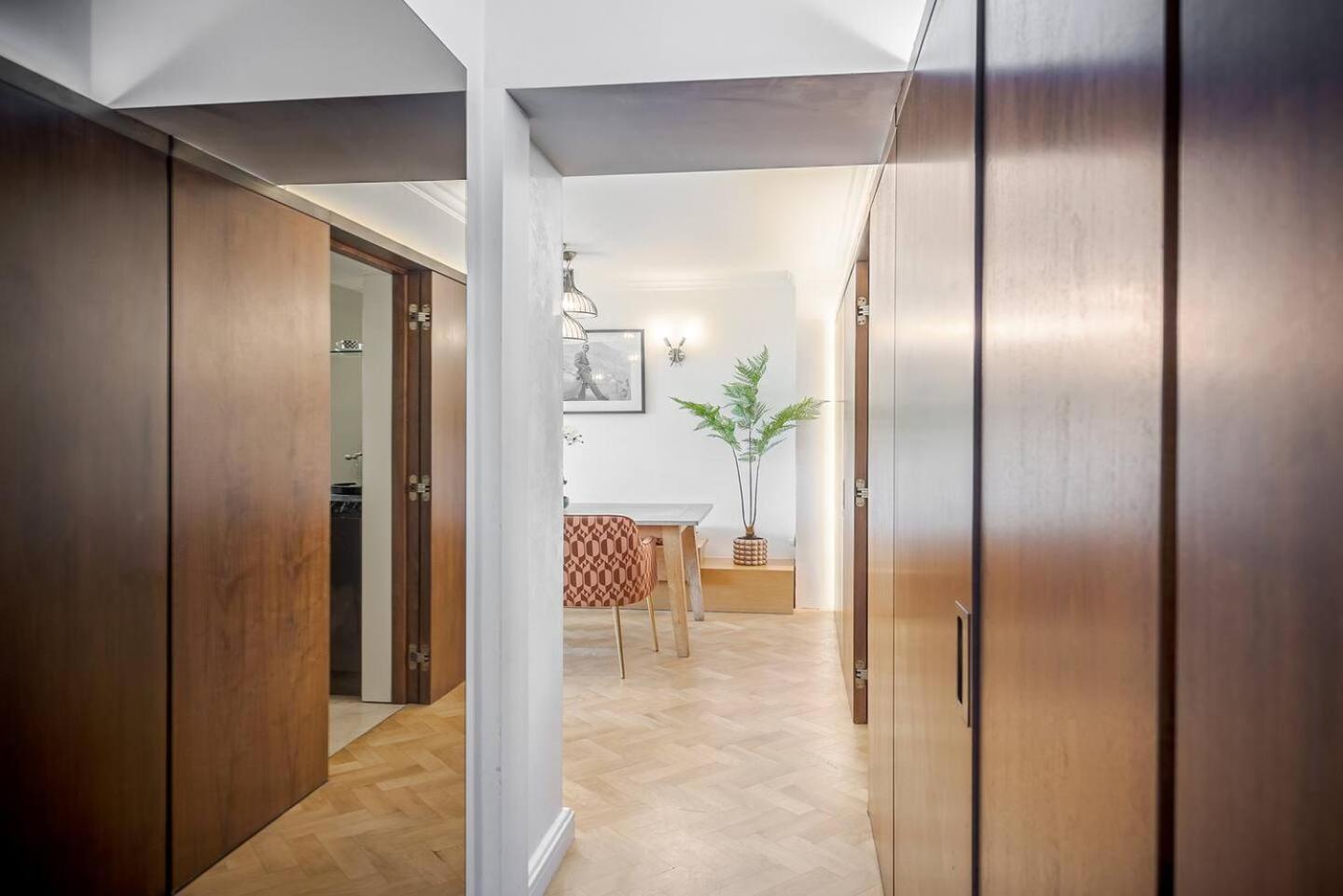 Modern Knightsbridge Apartment With Balcony Overlooking Harrods Prime Location London Exterior photo