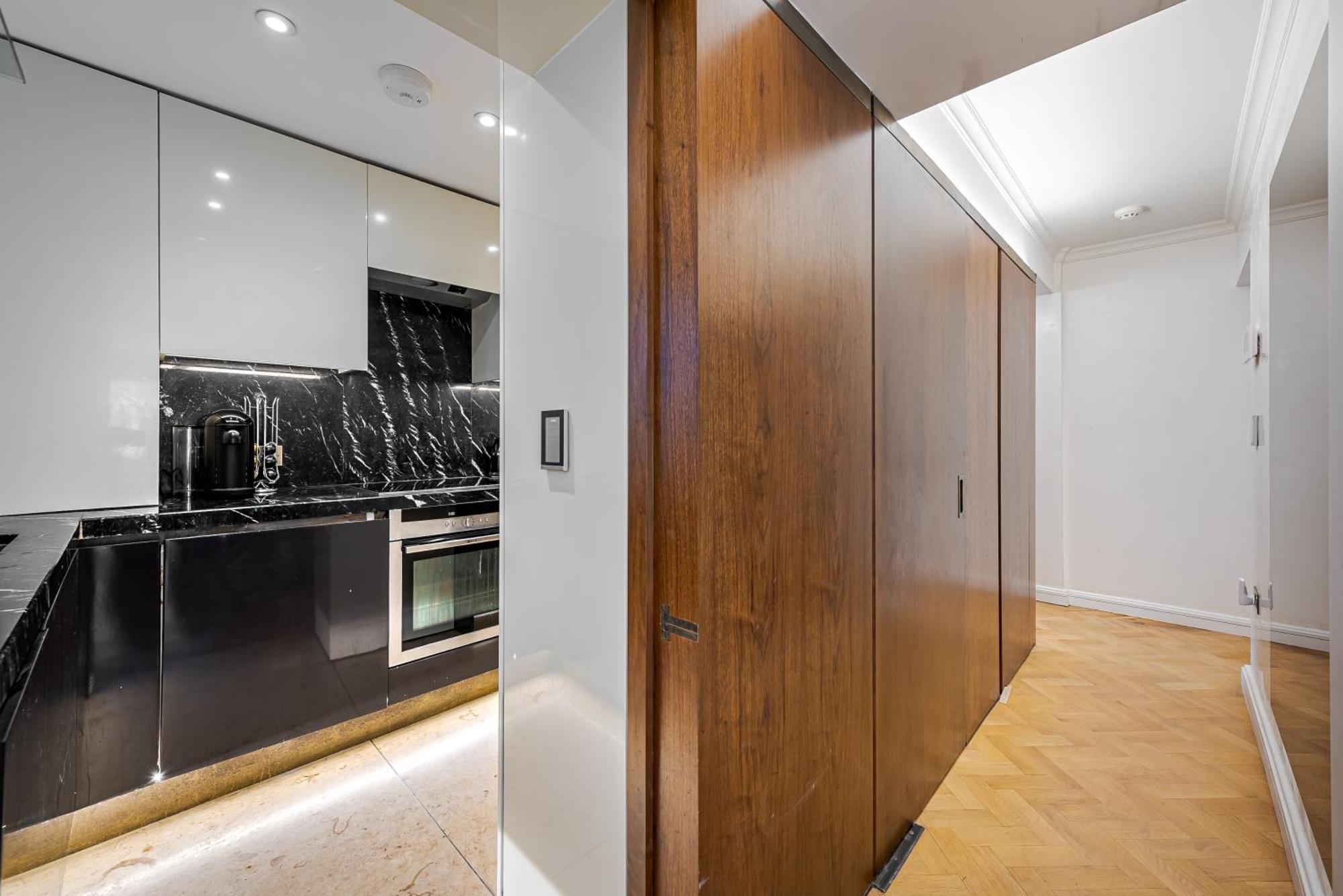 Modern Knightsbridge Apartment With Balcony Overlooking Harrods Prime Location London Exterior photo