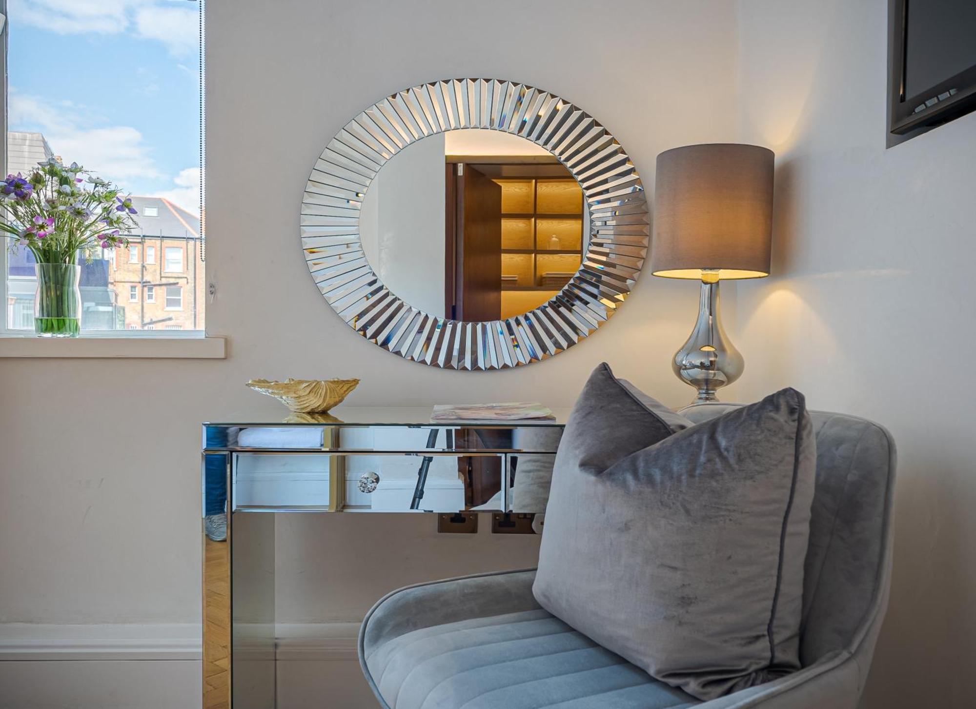 Modern Knightsbridge Apartment With Balcony Overlooking Harrods Prime Location London Exterior photo